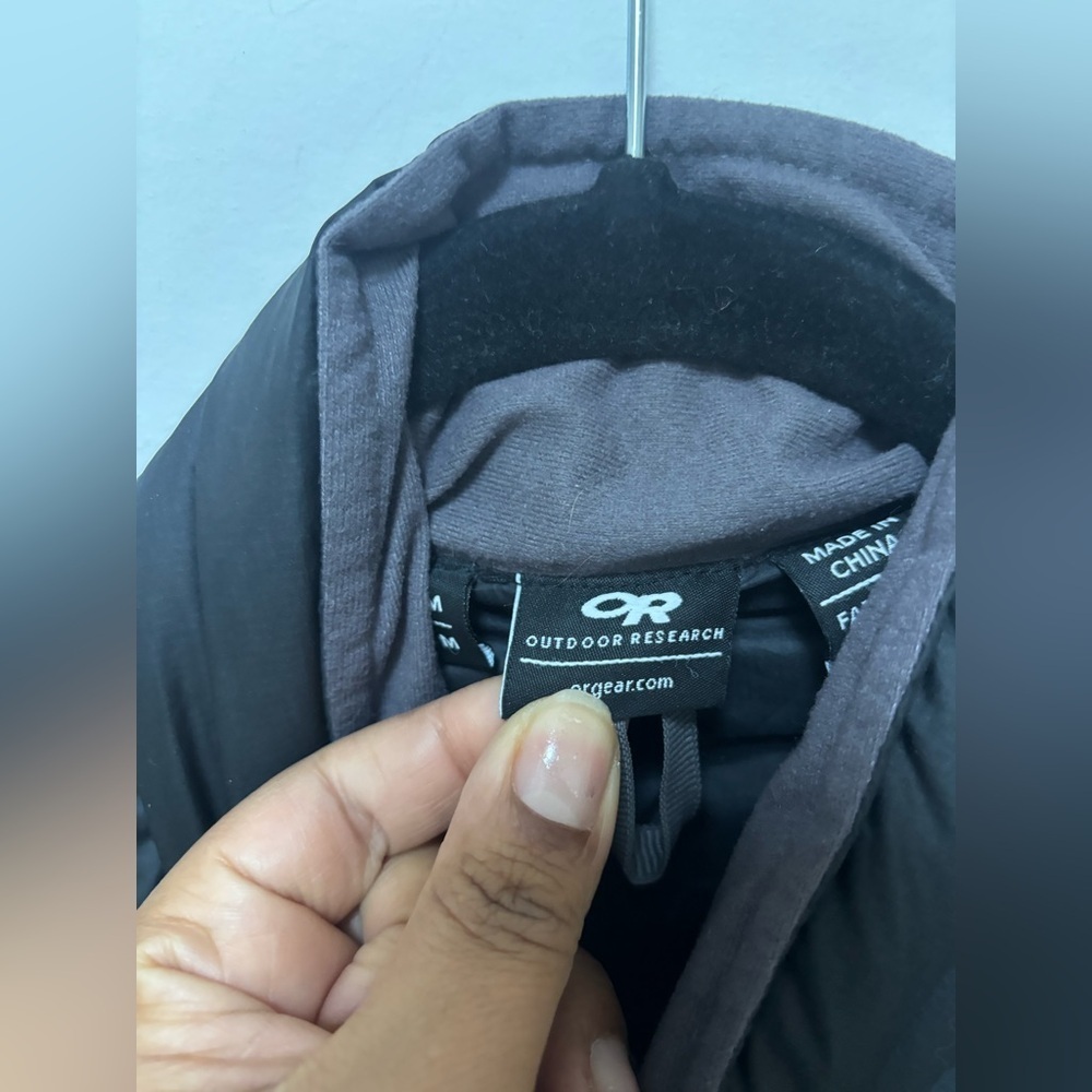 OUTDOOR RESEARCH | down filled puffer | size medium - Picture 4 of 5